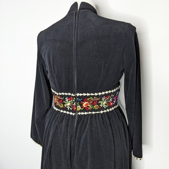 Vintage Lori Till black velvet colorful floral embroidered maxi dress 10/12 - Picture 8 of 11